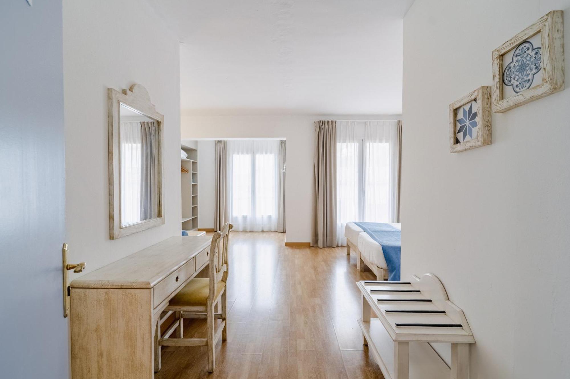 Hostal Hpc Porto Colom ภายนอก รูปภาพ