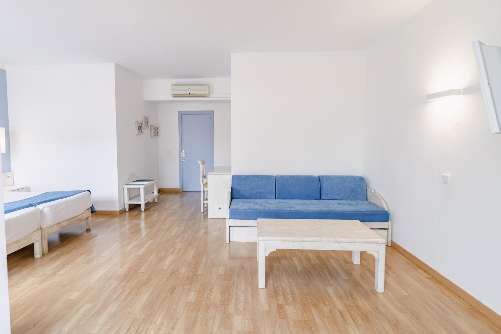 Hostal Hpc Porto Colom ภายนอก รูปภาพ