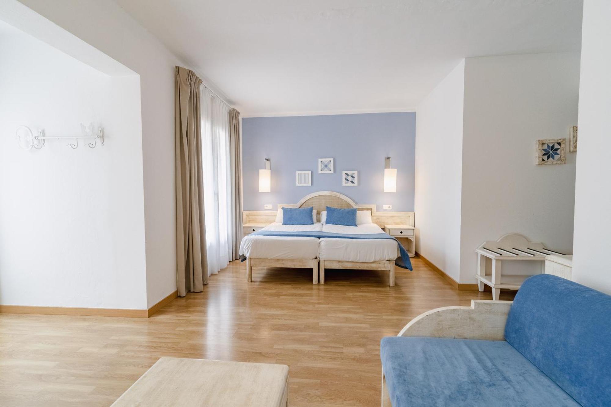 Hostal Hpc Porto Colom ภายนอก รูปภาพ